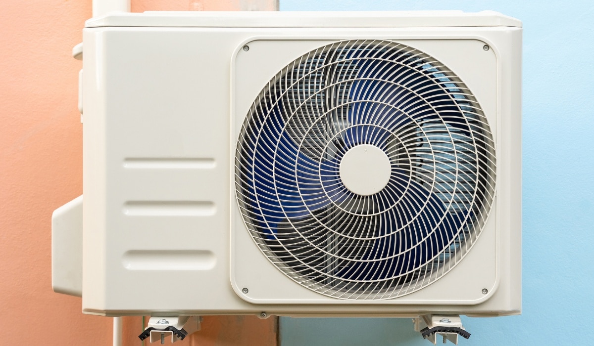 Air conditioning unit mounted on wall